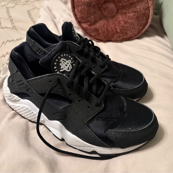 Women’s Nike - Picture 1 of 4